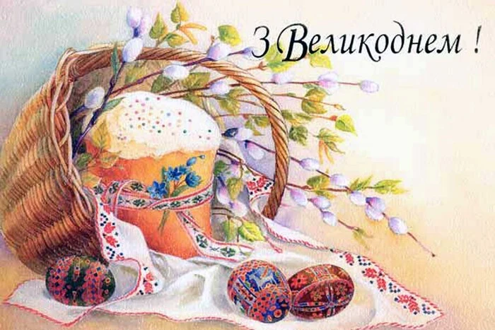 Корзина з пасками та писанками на Великдень